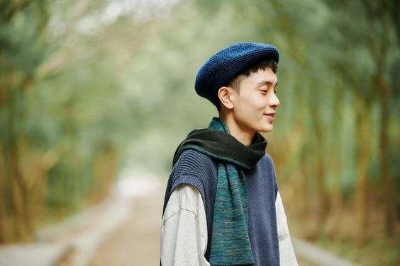  **北國之森｜羊毛混紡雙面披肩圍巾** 顏色｜楓、栗、杉 材質｜細羊毛60% 聚脂纖維40% 尺寸｜25x110公分