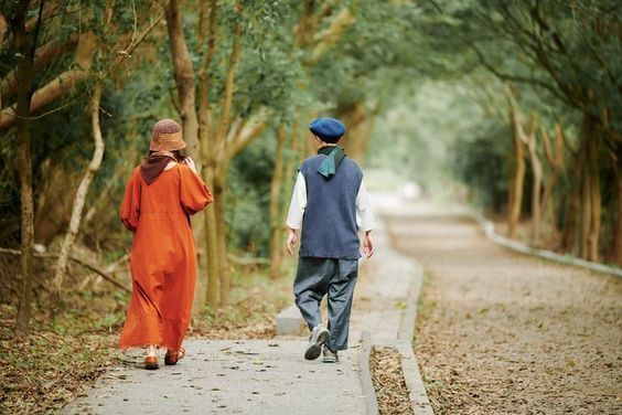  **北國之森｜羊毛混紡雙面披肩圍巾** 顏色｜楓、栗、杉 材質｜細羊毛60% 聚脂纖維40% 尺寸｜25x110公分